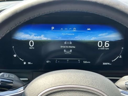 Used 2024 Kia Carnival SX Prestige FWD image 28