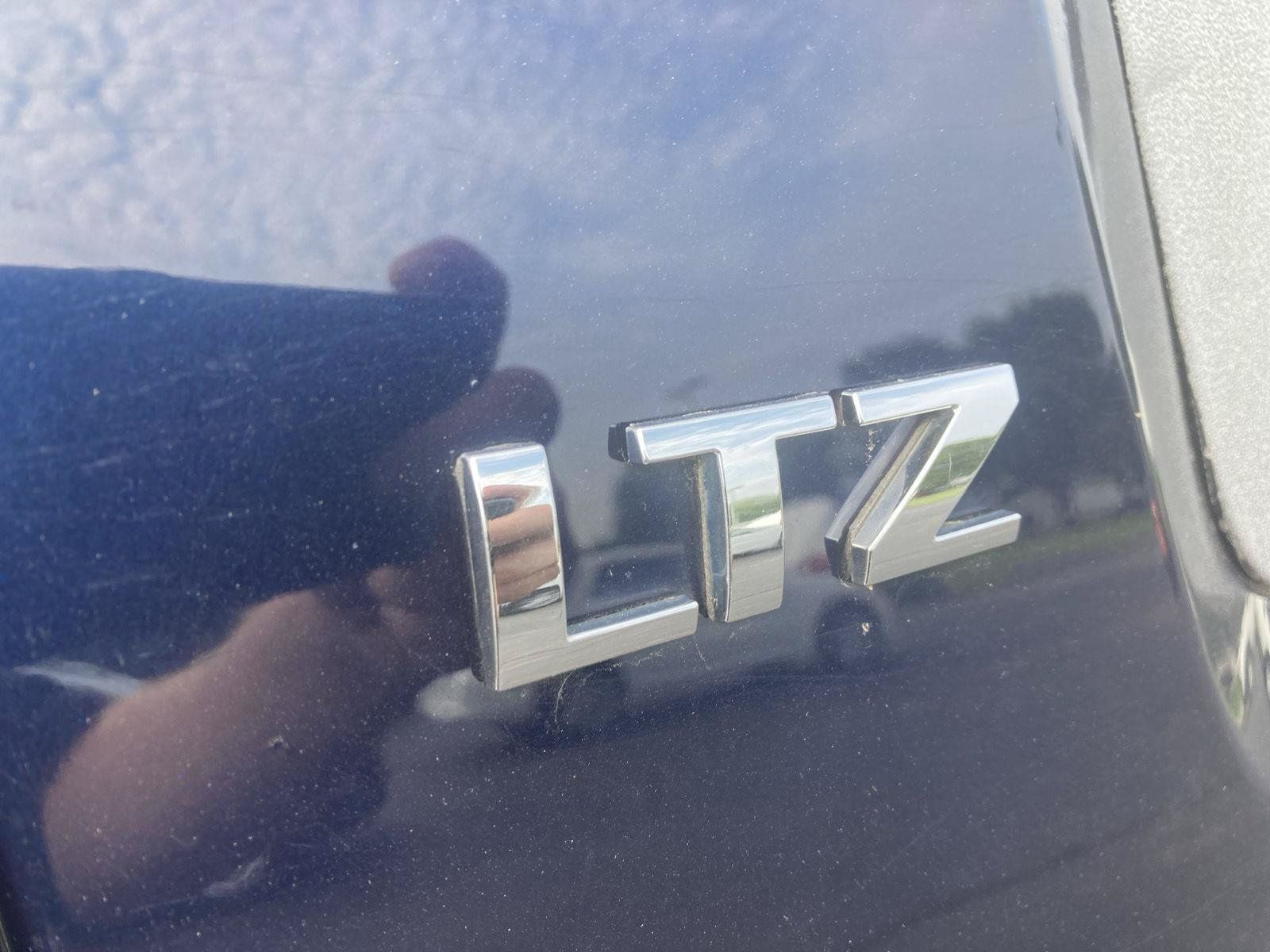Used 2010 Chevrolet Avalanche LTZ AWD/4WD image 10