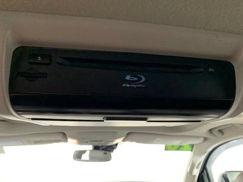 Used 2020 Toyota Sequoia Platinum AWD/4WD image 25