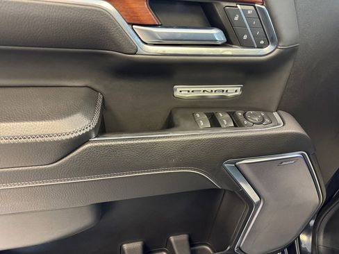 Used 2023 GMC Sierra 1500 Denali w/ Denali Reserve Package AWD/4WD image 11