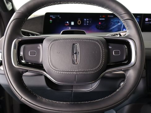 New 2025 Lincoln Navigator Reserve w/ Jet Appearance Package AWD/4WD image 3