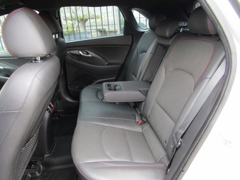 Used 2018 Hyundai Elantra GT Sport FWD image 8