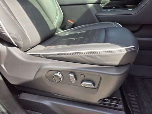 Used 2024 GMC Sierra 2500 AT4X image 12