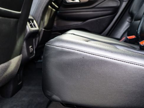 Used 2023 GMC Terrain SLT image 13