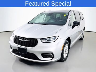 Used 2024 Chrysler Pacifica Touring-L
