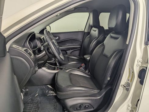 Used 2018 Jeep Compass Latitude w/ Popular Equipment Group FWD image 14