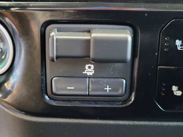 Used 2025 Chevrolet Silverado 2500 LTZ AWD/4WD image 12