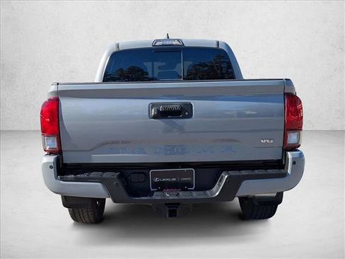 Used 2018 Toyota Tacoma TRD Sport image 8