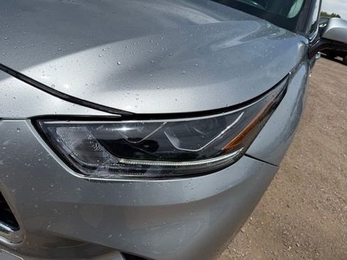 Used 2020 Toyota Highlander Limited AWD/4WD image 10