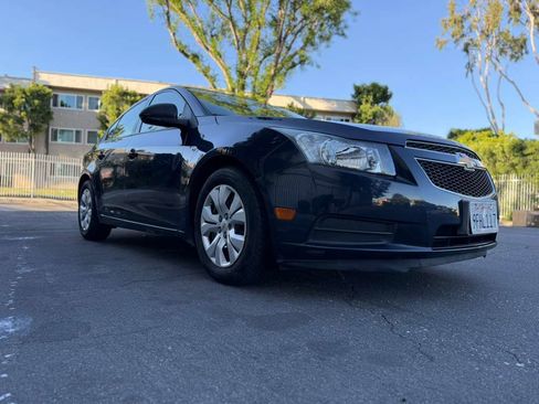 Used 2014 Chevrolet Cruze LS image 6