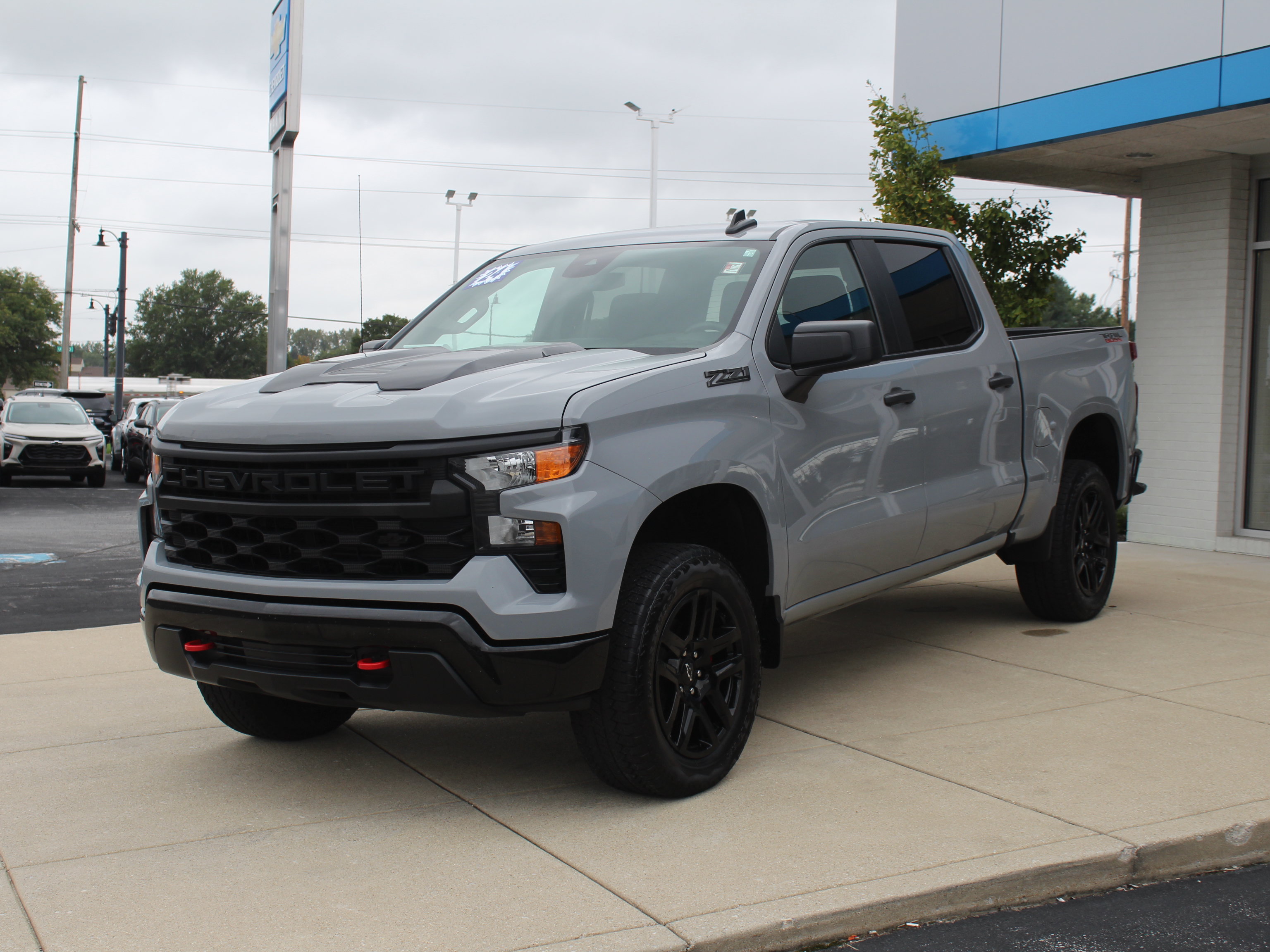 Certified 2024 Chevrolet Silverado 1500 Custom Trail Boss w/ LPO, Dark Essentials Package AWD/4WD image 10