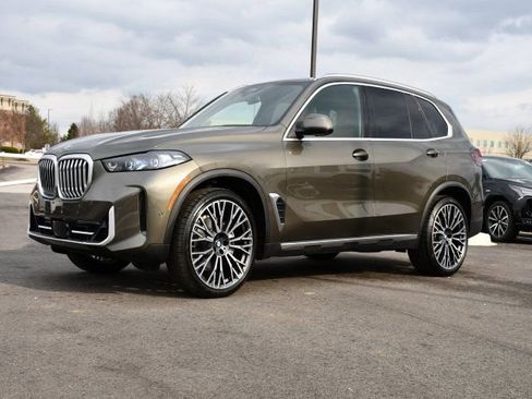 Used 2026 BMW X5 sDrive40i w/ Premium Package image 3