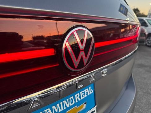 Used 2025 Volkswagen Atlas SE image 33