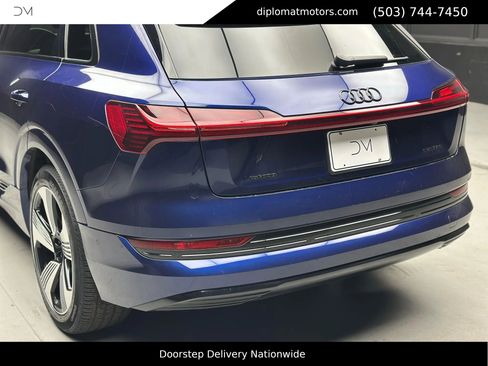 Used 2022 Audi e-tron Premium Plus w/ Premium Plus Package image 16