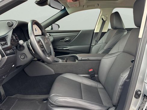 Used 2025 Lexus ES 300h w/ Premium Package image 14