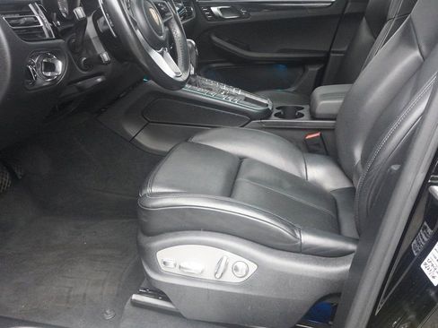 Used 2021 Porsche Macan S w/ Premium Package Plus image 28