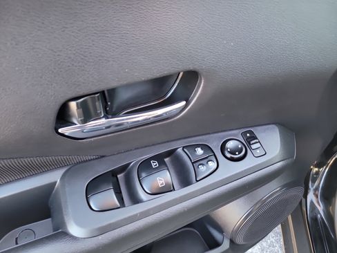 Used 2024 Nissan Kicks SV image 18