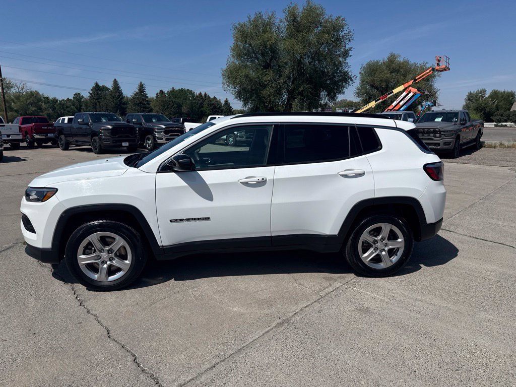 Used 2024 Jeep Compass Latitude AWD/4WD image 6
