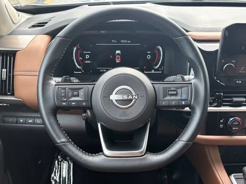 Used 2025 Nissan Pathfinder Platinum AWD/4WD image 22