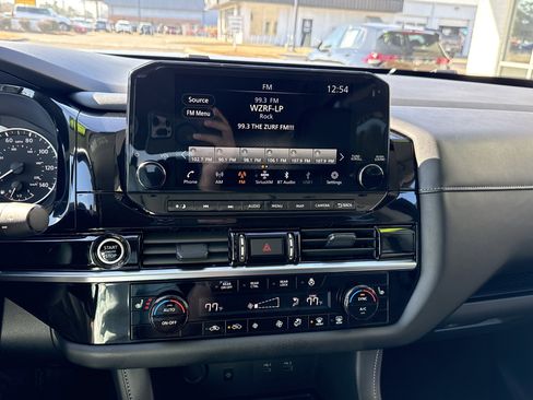 Used 2024 Nissan Pathfinder SL image 17