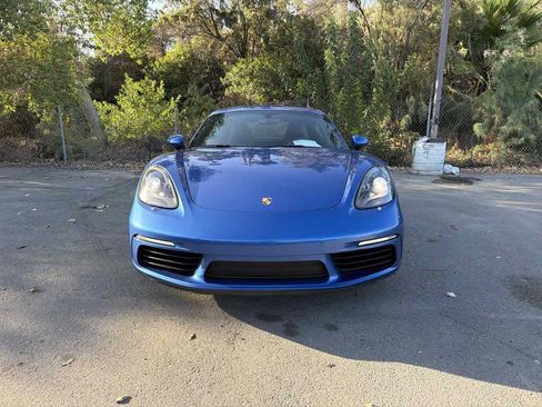 Used 2018 Porsche 718 Cayman RWD image 2