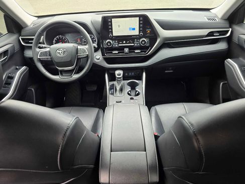 Certified 2022 Toyota Highlander XLE image 19