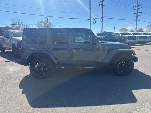 Used 2025 Jeep Wrangler Sahara 4xe image 6