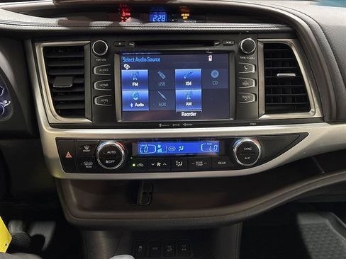 Used 2019 Toyota Highlander Plus AWD/4WD image 10