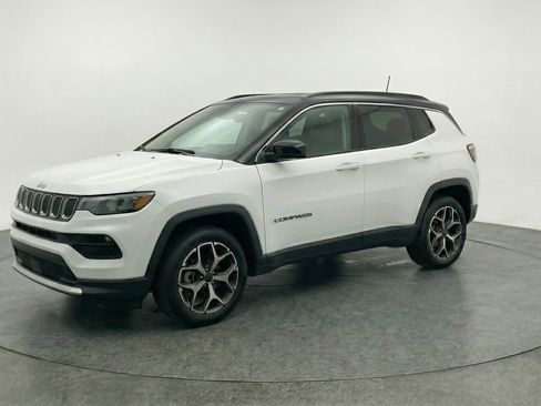 Used 2025 Jeep Compass Limited AWD/4WD image 3