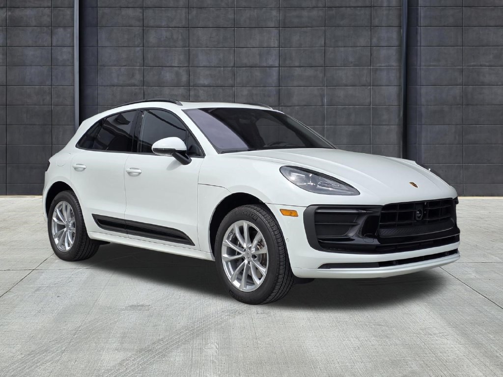 Certified 2025 Porsche Macan AWD/4WD image 6
