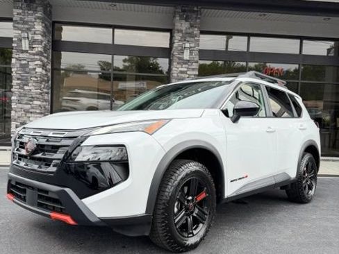 Used 2025 Nissan Rogue SV AWD/4WD image 21
