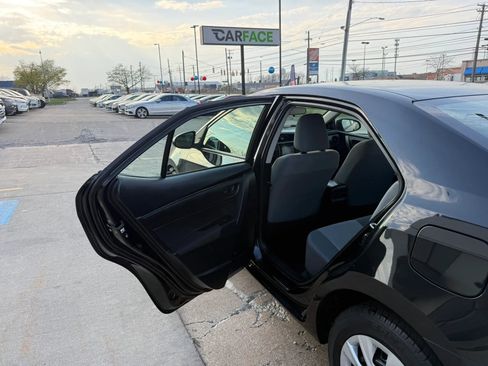 Used 2017 Toyota Corolla L image 19