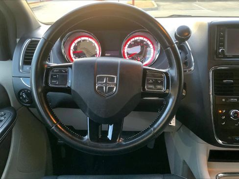 Used 2020 Dodge Grand Caravan SXT image 6