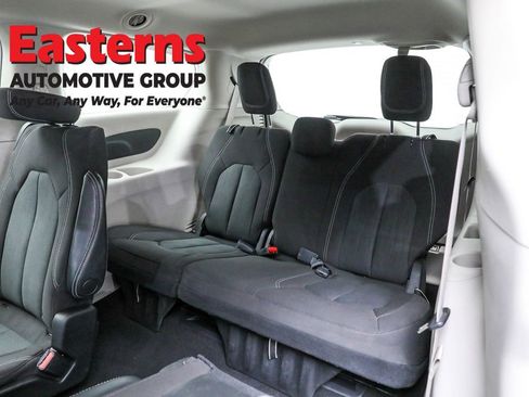 Used 2023 Chrysler Voyager LX image 25