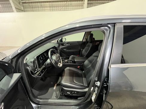 Used 2024 Kia Sportage EX image 16