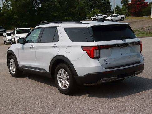 Used 2025 Ford Explorer Active w/ Active Comfort Package RWD image 5