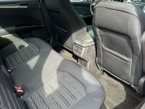 Used 2016 Ford Fusion SE FWD image 12