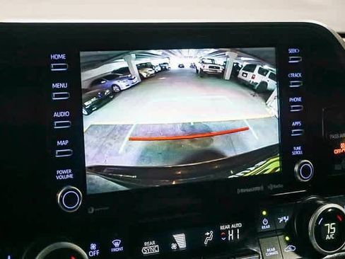 Certified 2021 Toyota Highlander XLE image 26