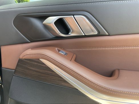 Used 2023 BMW X7 xDrive40i w/ Parking Assistance Package image 20