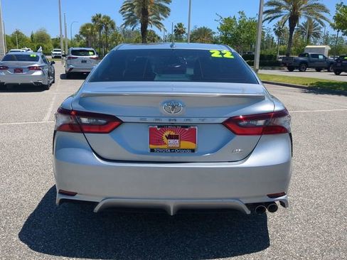 Used 2022 Toyota Camry SE image 5