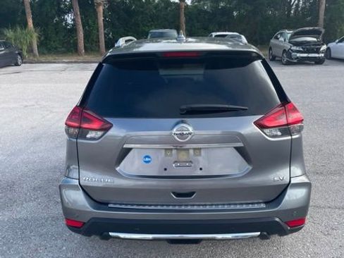 Used 2019 Nissan Rogue SV w/ Premium Package FWD image 3
