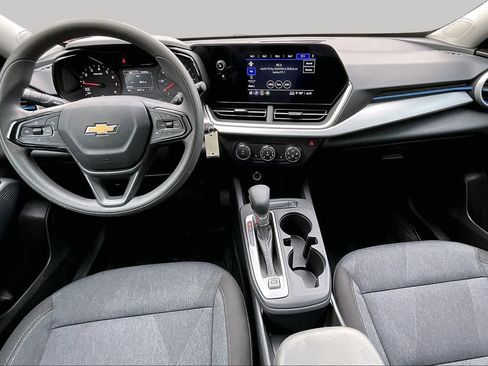 Used 2025 Chevrolet Trax LS w/ LS Convenience Package FWD image 15