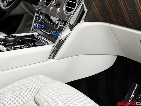 Used 2022 Rolls-Royce Cullinan w/ Cullinan Package AWD/4WD image 35
