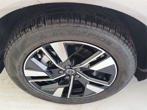 Certified 2026 Volvo XC60 B5 Plus w/ Protection Package Premier image 16