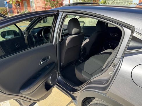 Used 2017 Honda HR-V EX image 9