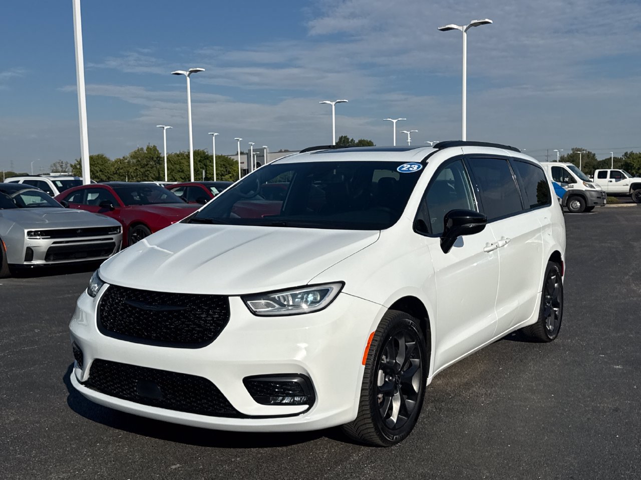 Used 2023 Chrysler Pacifica Limited w/ S Appearance Package AWD/4WD image 6