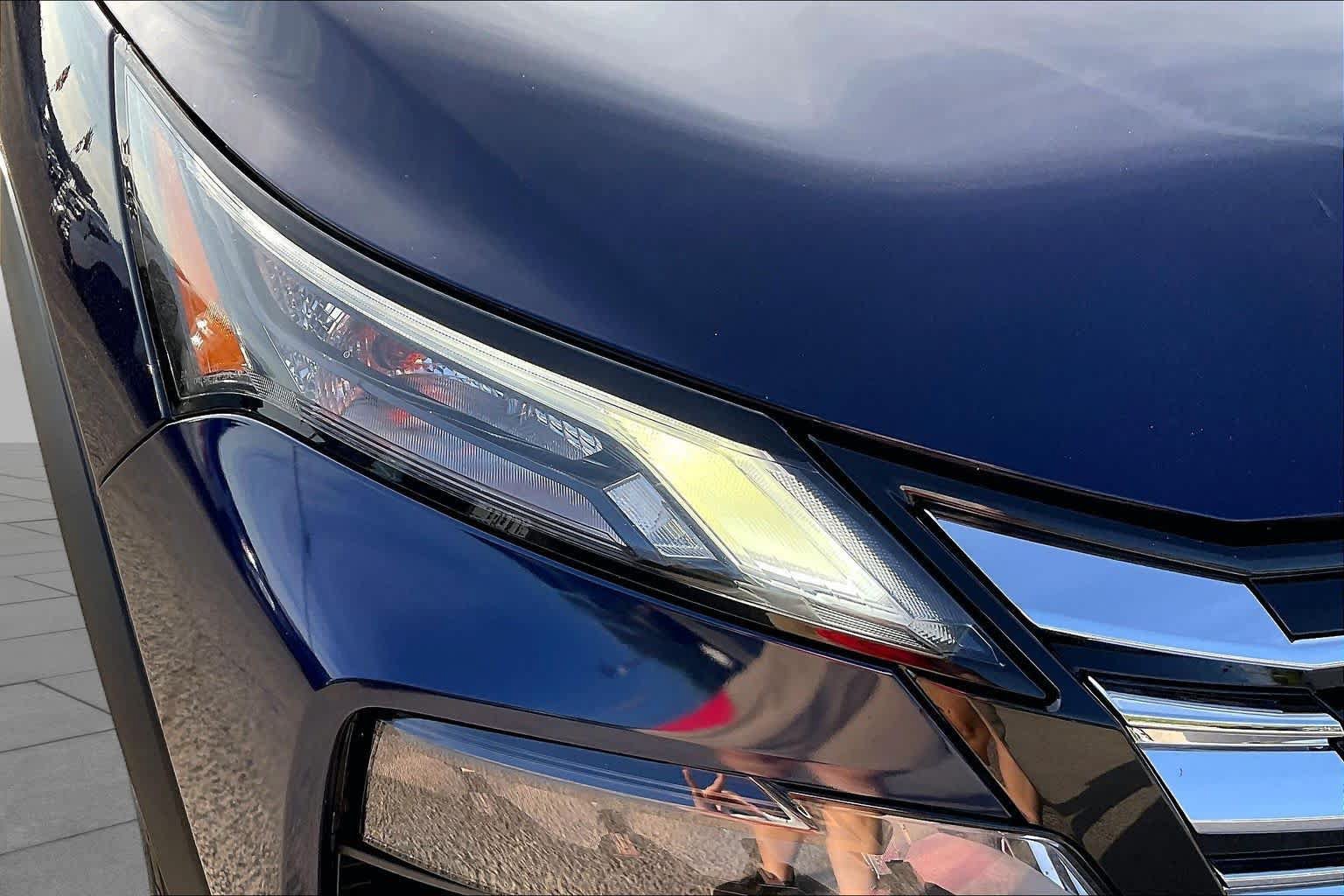 Used 2025 Nissan Rogue SV FWD image 27