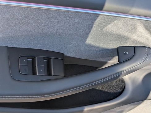 Used 2025 Tesla Model 3 image 11