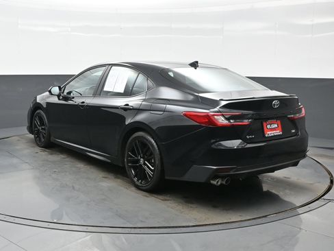 Used 2025 Toyota Camry SE image 4