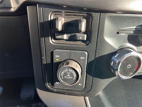 Used 2025 Ford F150 Lariat w/ Equipment Group 501A Mid image 19